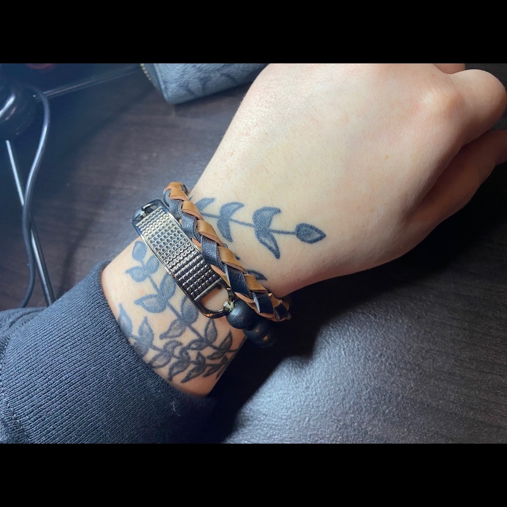 Bracelets - Picture 4 of 5